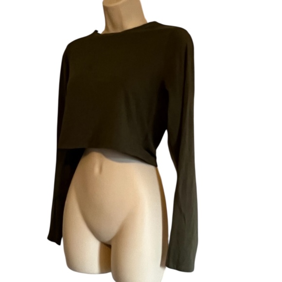 Fashion Nova Crop Top - Picture 3 of 6